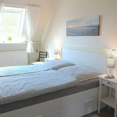 With 2 Bedrooms * Westerdeichstrich